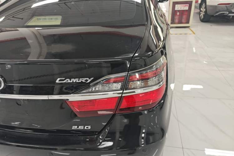 Used Toyota Camry 2015 2.0E Elite Edition Right Rear Taillight