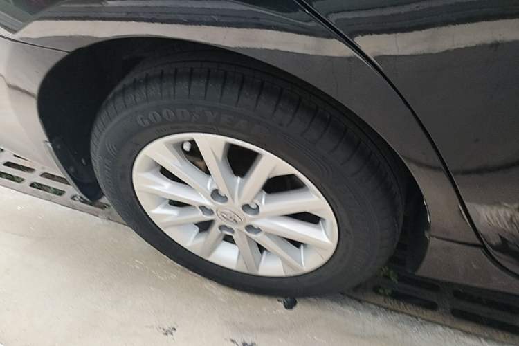 Used Toyota Camry 2015 2.0E Elite Edition Right Rear Wheel Hub