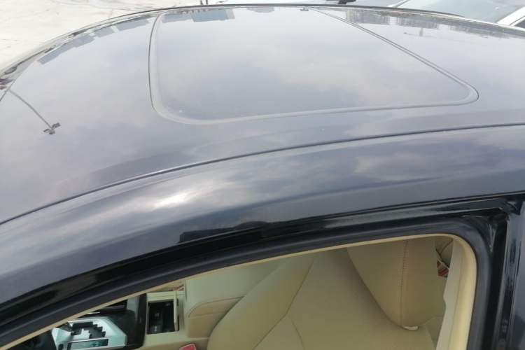 Used Toyota Camry 2015 2.0E Elite Edition Roof