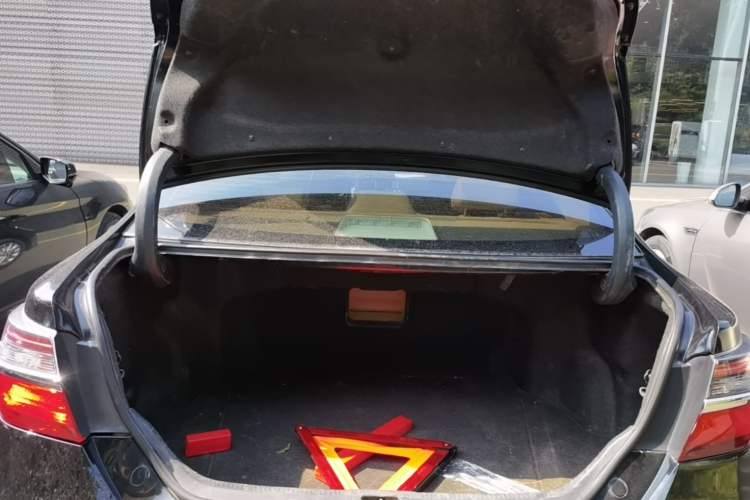 Used Toyota Camry 2015 2.0G Premier Edition Trunk
