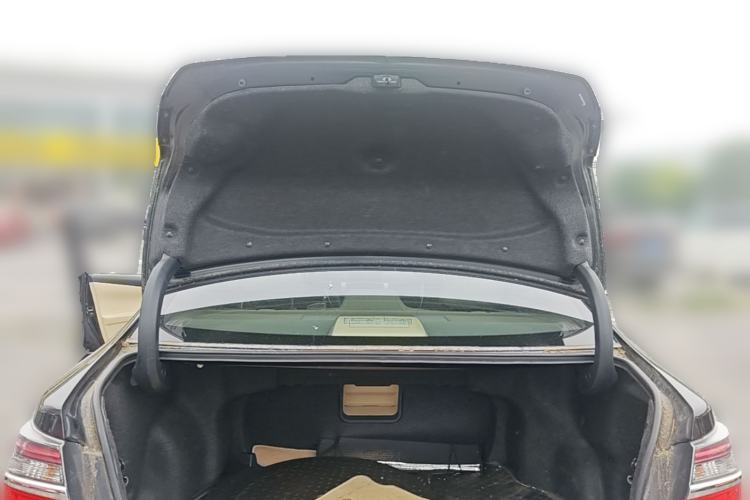 Used Toyota Camry 2015 2.5G Luxury Navigation Edition Trunk