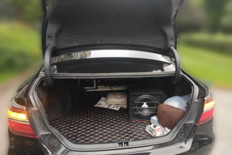 Used Toyota Camry 2015 2.0G Premier Edition Trunk