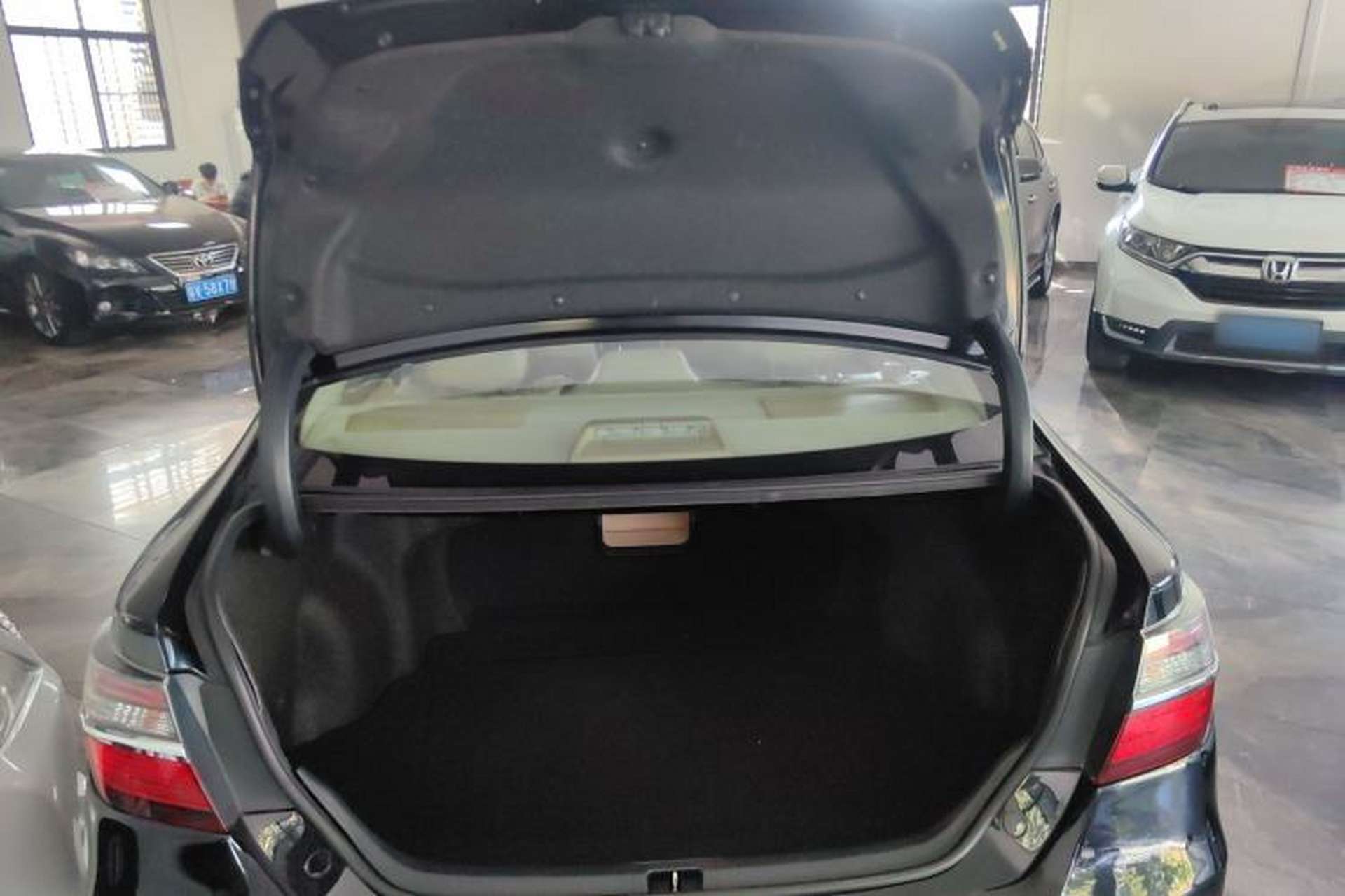 Used Toyota Camry 2015 2.0G Premier Edition Trunk
