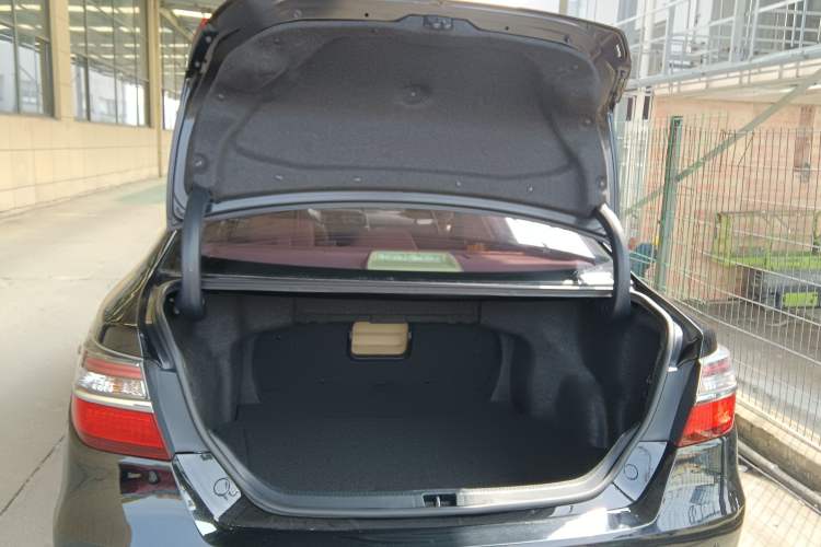 Used Toyota Camry 2015 2.0G Premier Edition Trunk