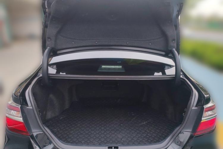 Used Toyota Camry 2015 2.0G Premier Edition Trunk