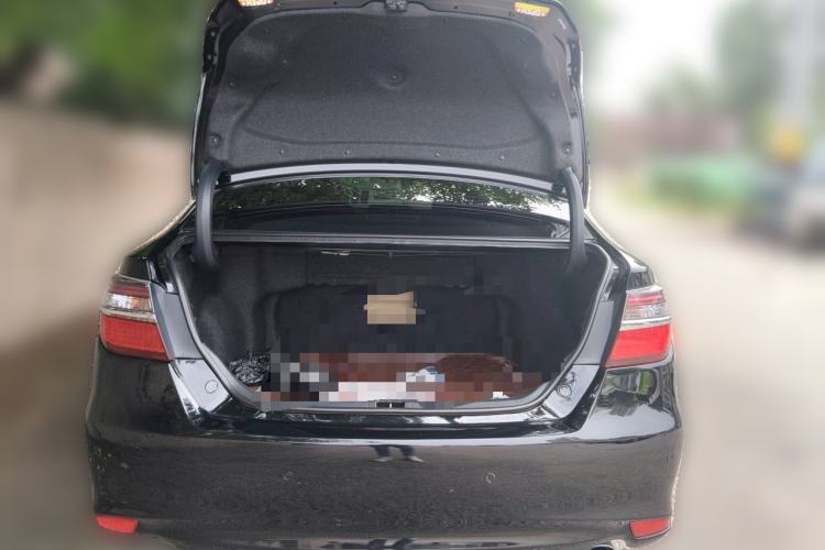 Used Toyota Camry 2015 2.0G Premier Edition Trunk