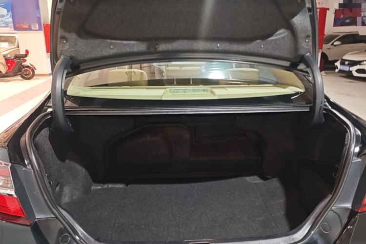 Used Toyota Camry 2015 Dual-Engine 2.5 HG Luxury Navigation Edition Trunk