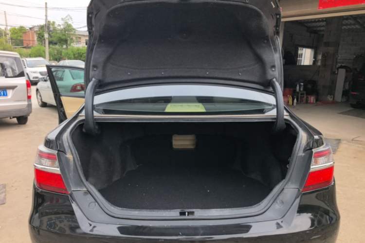 Used Toyota Camry 2015 2.0G Premier Edition Trunk