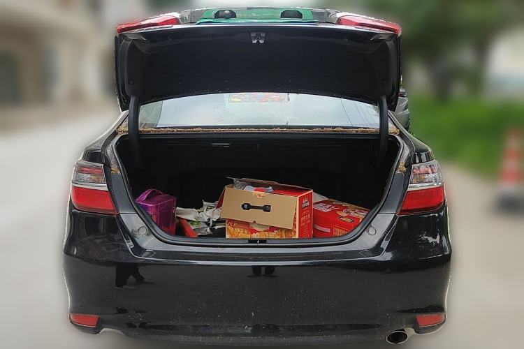 Used Toyota Camry 2015 2.0G Premier Edition Trunk