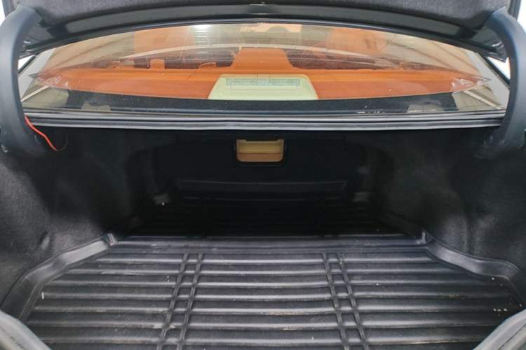 Used Toyota Camry 2015 2.0G Premier Edition Trunk