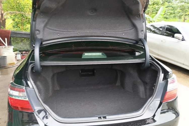 Used Toyota Camry 2015 2.0G Premier Edition Trunk