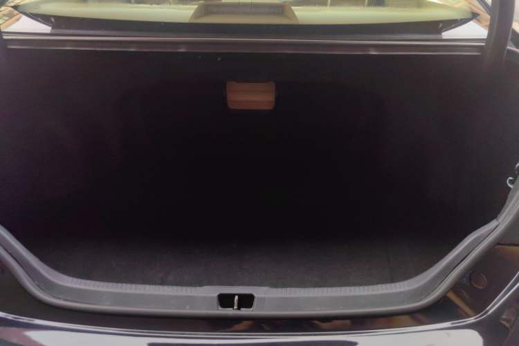 Used Toyota Camry 2015 2.0G Luxury Edition Trunk