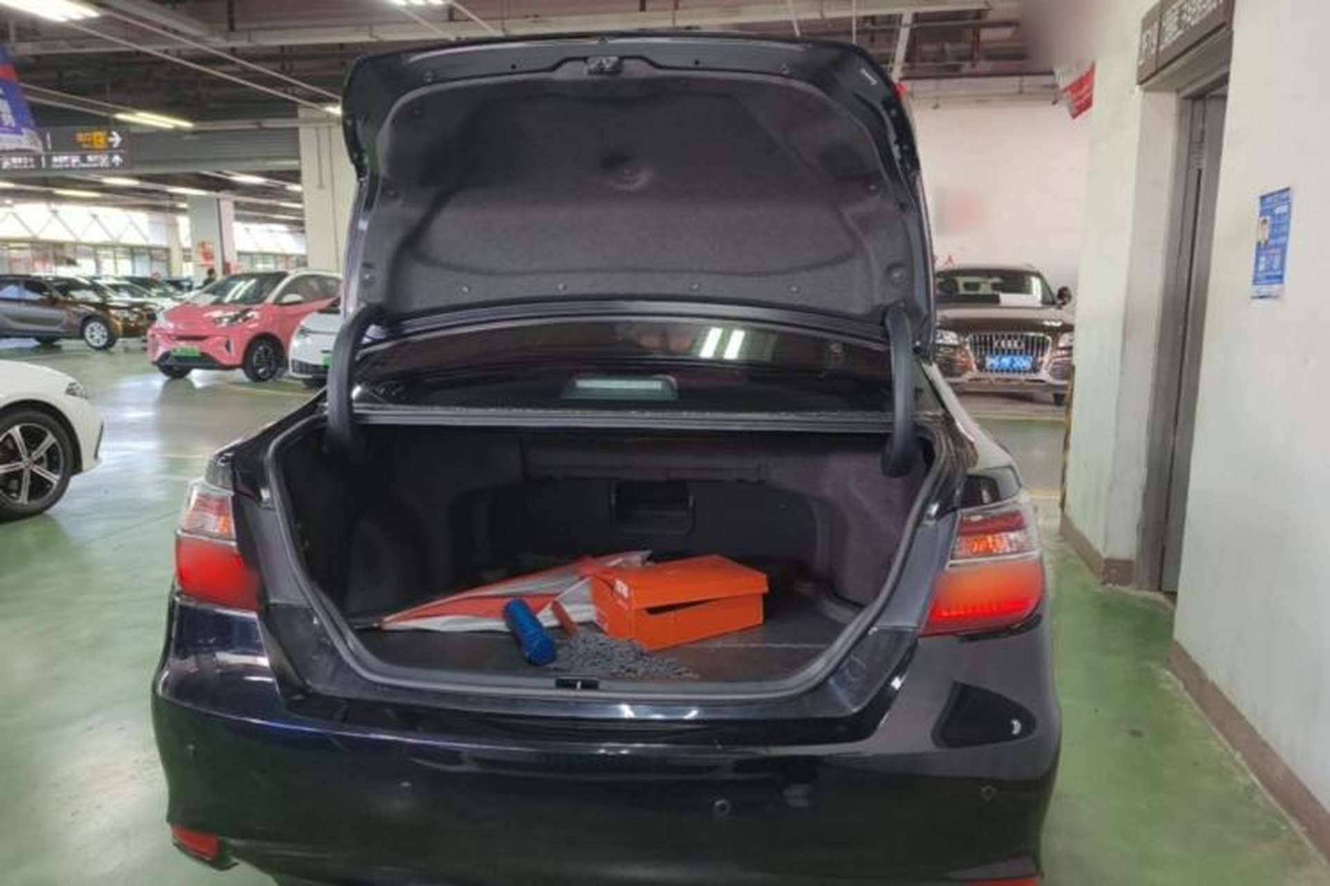 Used Toyota Camry 2015 2.0G Premier Edition Trunk