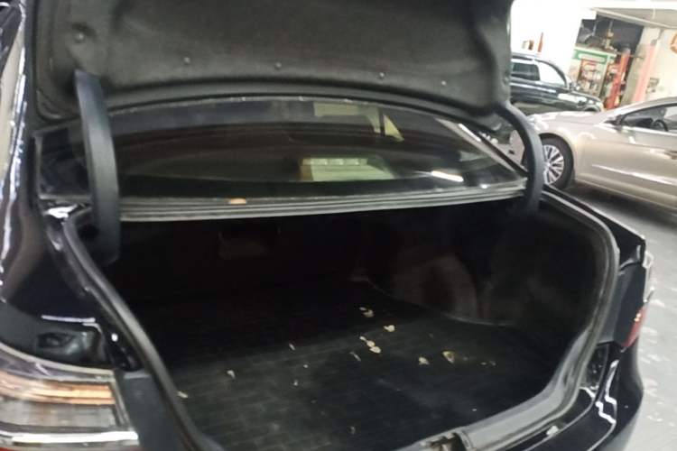 Used Toyota Camry 2015 2.0G Premier Edition Trunk