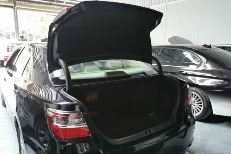 Used Toyota Camry 2015 2.0G Premier Edition Trunk
