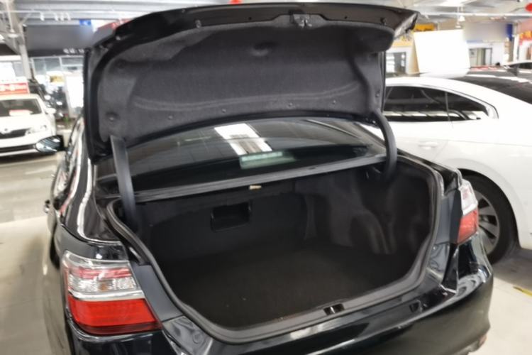 Used Toyota Camry 2015 2.0G Premier Edition Trunk