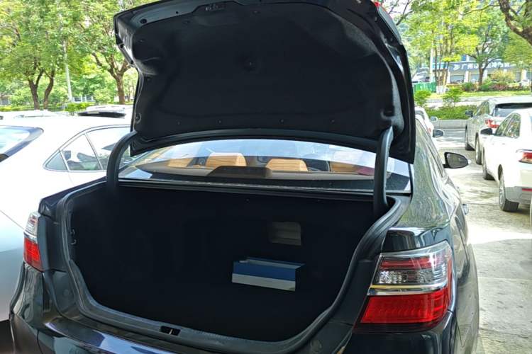 Used Toyota Camry 2015 2.0G Premier Edition Trunk