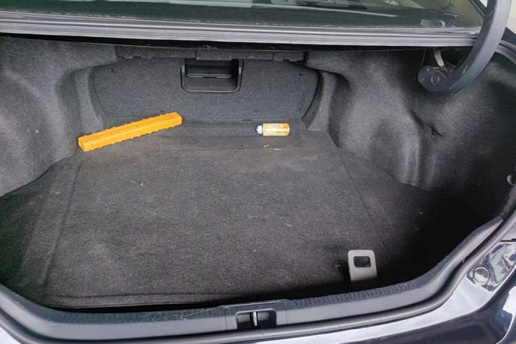 Used Toyota Camry 2015 2.0G Premier Edition Trunk