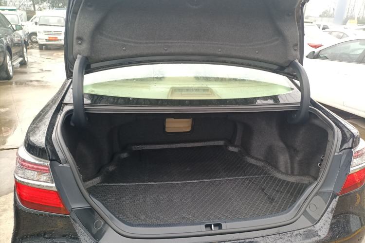 Used Toyota Camry 2015 2.0G Premier Edition Trunk
