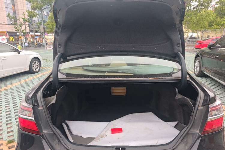 Used Toyota Camry 2015 2.0G Luxury Edition Trunk
