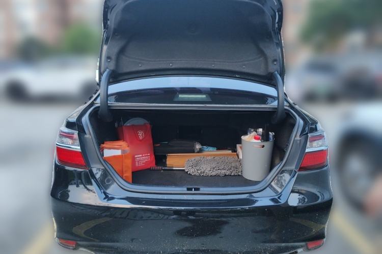 Used Toyota Camry 2015 2.0G Premier Edition Trunk