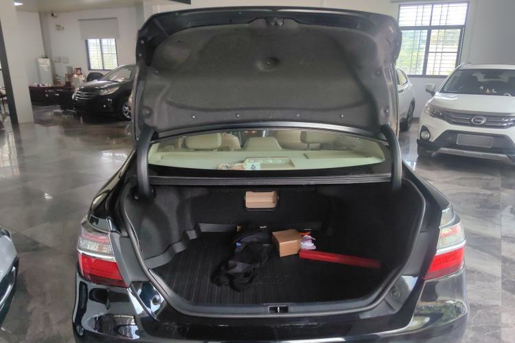 Used Toyota Camry 2015 2.0G Premier Edition Trunk