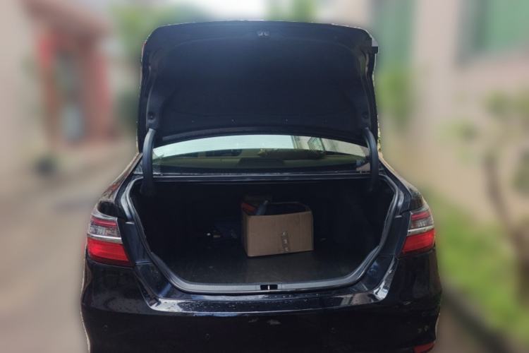Used Toyota Camry 2015 2.0G Premier Edition Trunk