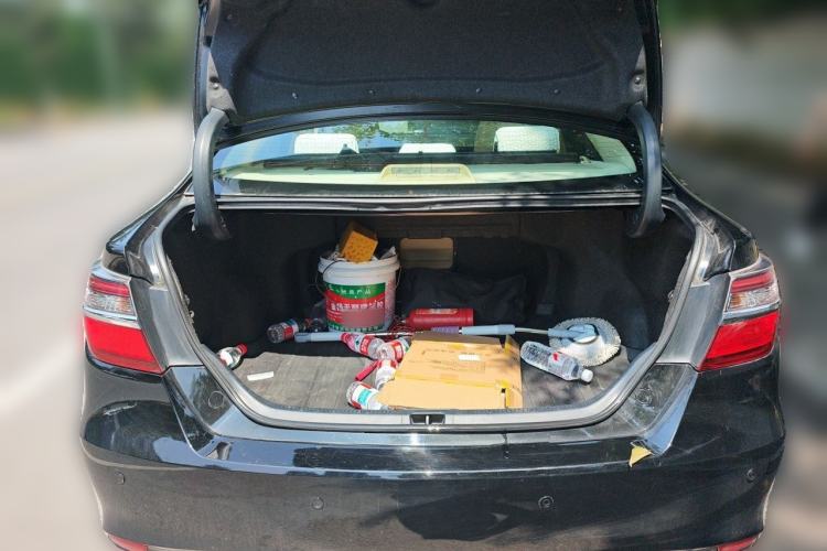 Used Toyota Camry 2015 2.5G Luxury Navigation Edition Trunk