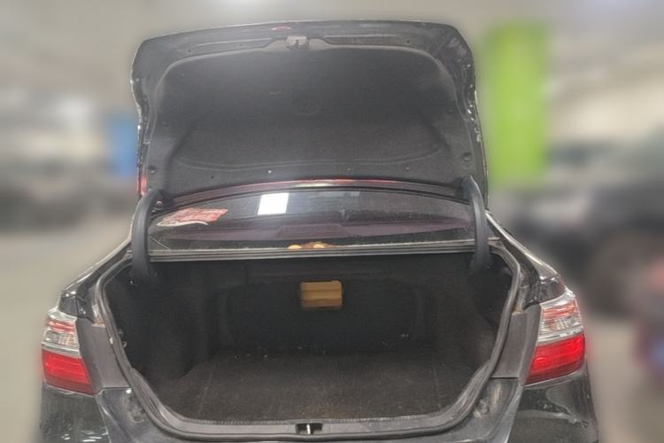 Used Toyota Camry 2015 2.0G Premier Edition Trunk