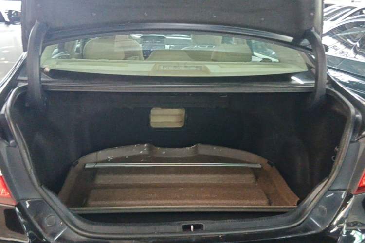 Used Toyota Camry 2015 2.0G Premier Edition Trunk