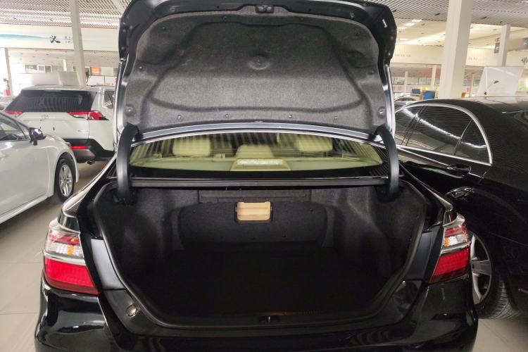 Used Toyota Camry 2015 2.0G Premier Edition Trunk