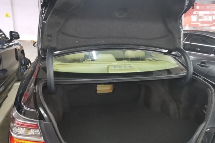 Used Toyota Camry 2015 2.0G Premier Edition Trunk