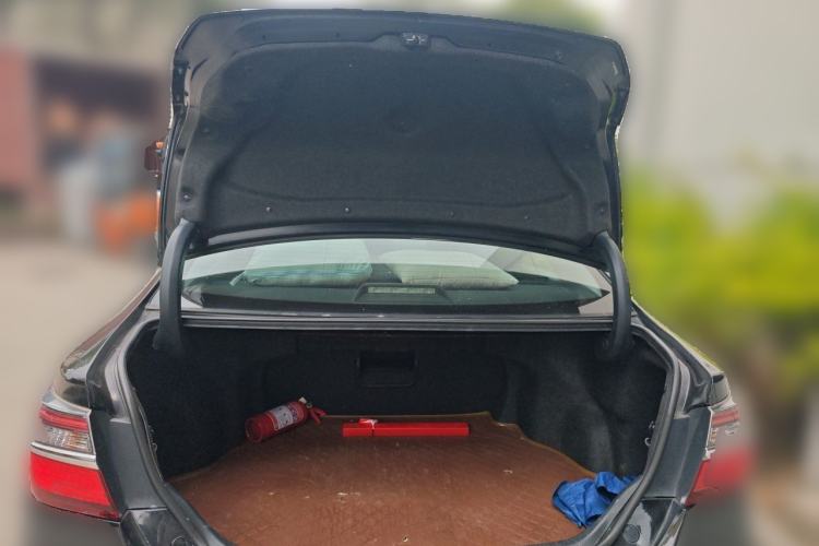 Used Toyota Camry 2015 2.0G Premier Edition Trunk