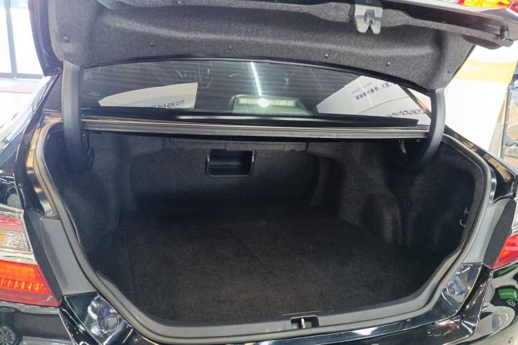 Used Toyota Camry 2015 2.0G Premier Edition Trunk