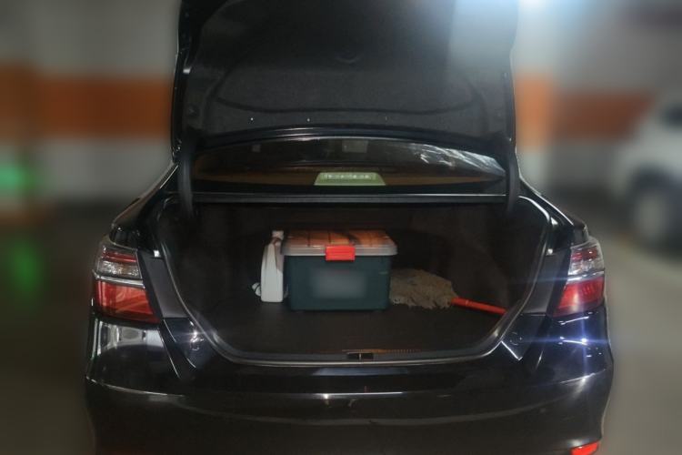Used Toyota Camry 2015 2.0G Premier Edition Trunk