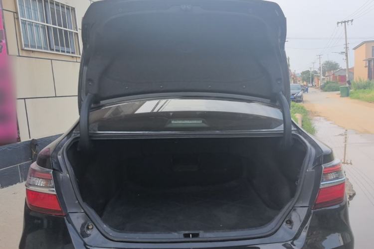 Used Toyota Camry 2015 2.5G Luxury Navigation Edition Trunk