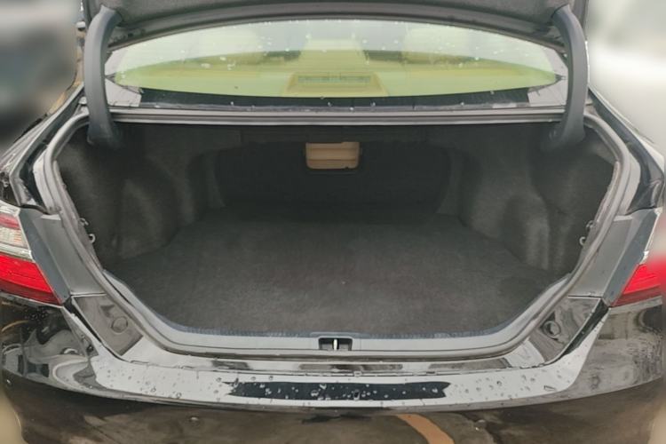 Used Toyota Camry 2015 2.0G Premier Edition Trunk