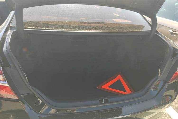 Used Toyota Camry 2015 2.0G Premier Edition Trunk