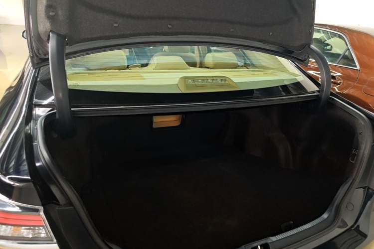 Used Toyota Camry 2015 2.0G Premier Edition Trunk