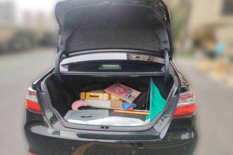 Used Toyota Camry 2015 2.0G Premier Edition Trunk