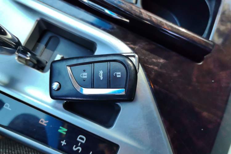 Used Toyota Camry 2015 2.0E Elite Edition Vehicle Key
