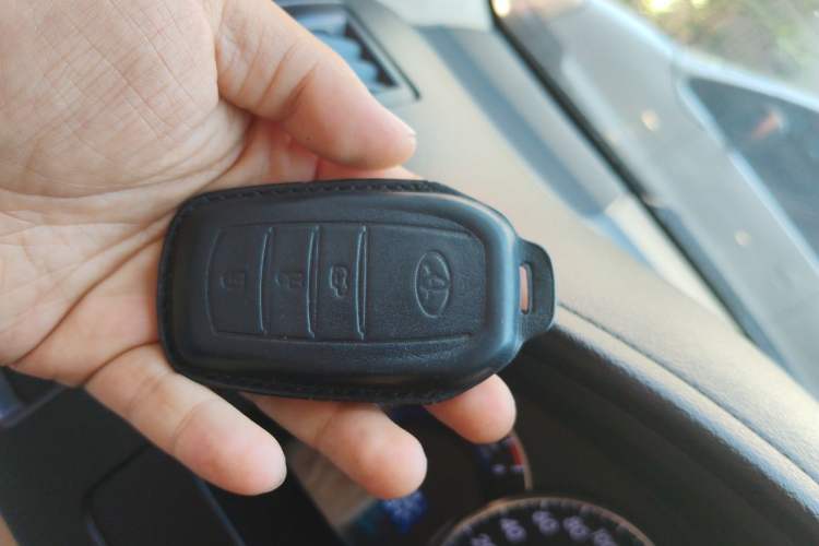 Used Toyota Camry 2015 2.0E Elite Edition Vehicle Key