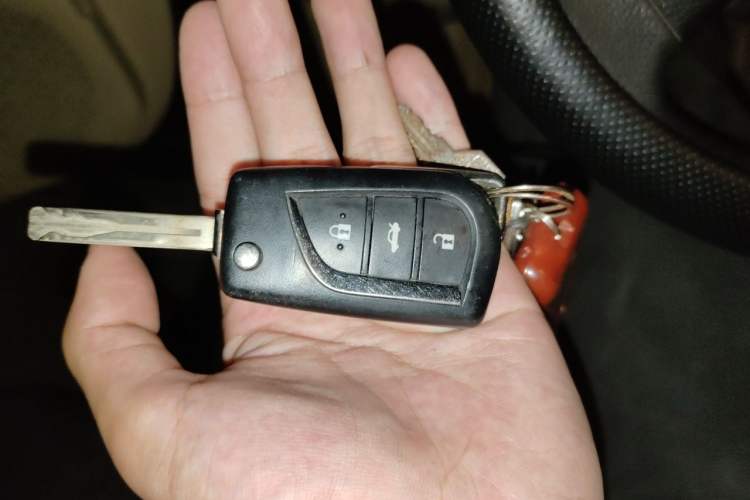 Used Toyota Camry 2015 2.0E Elite Edition Vehicle Key