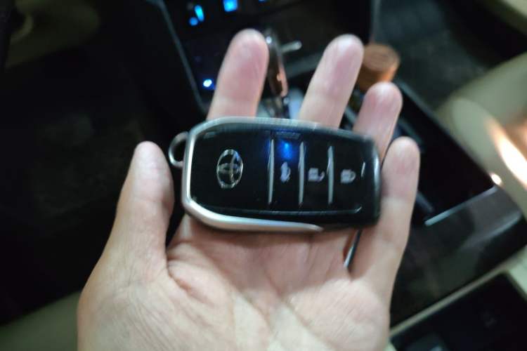 Used Toyota Camry 2015 Dual-Engine 2.5 HG Luxury Navigation Edition Vehicle Key