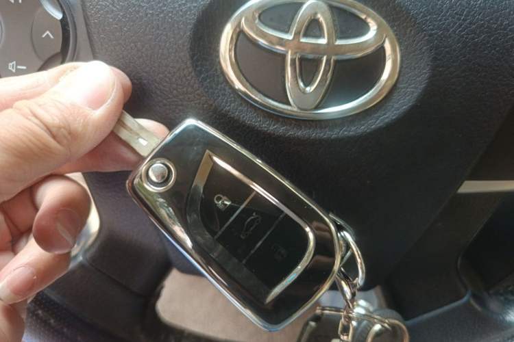 Used Toyota Camry 2015 2.0G Premier Edition Vehicle Key