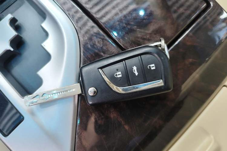 Used Toyota Camry 2015 2.0G Premier Edition Vehicle Key