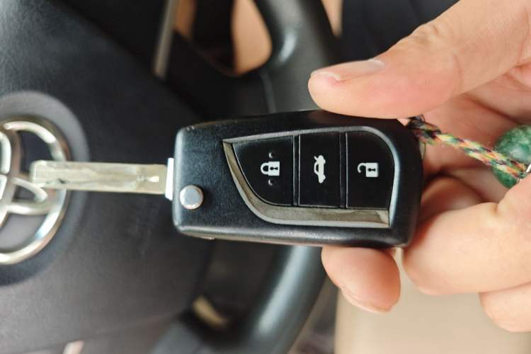 Used Toyota Camry 2015 2.0E Elite Edition Vehicle Key