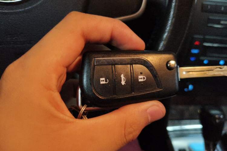 Used Toyota Camry 2015 2.0G Premier Edition Vehicle Key