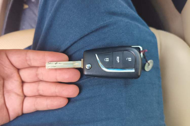 Used Toyota Camry 2015 2.0G Premier Edition Vehicle Key