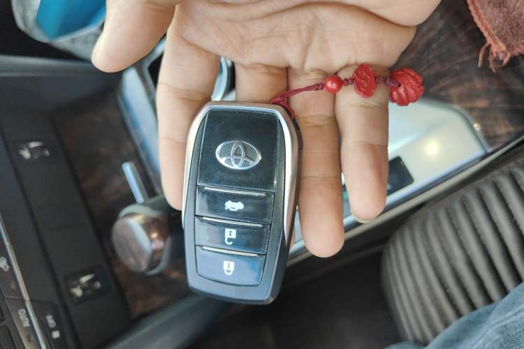 Used Toyota Camry 2015 2.0G Premier Edition Vehicle Key